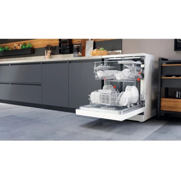 Hotpoint HFC3C26WCUK Full Size Dishwasher - 14 Place Settings - White - Image 2