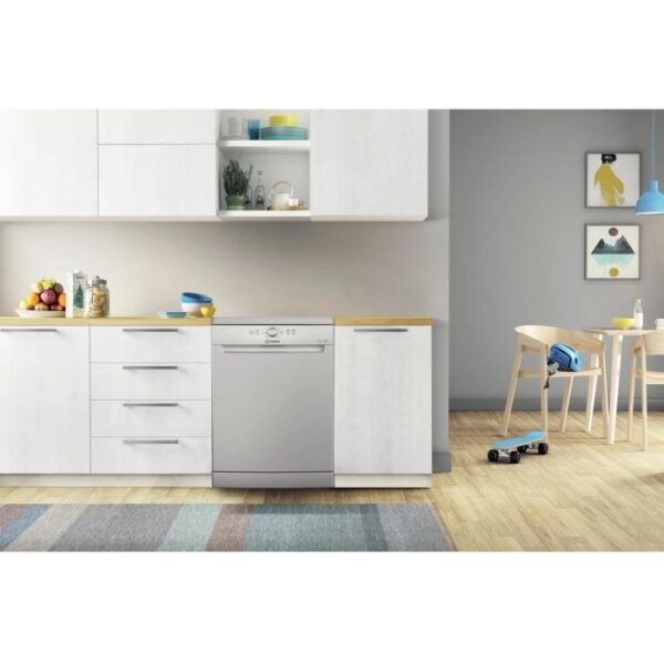 Indesit D2FHK26SUK Full Size Dishwasher - 14 Place Settings - Silver - Image 2